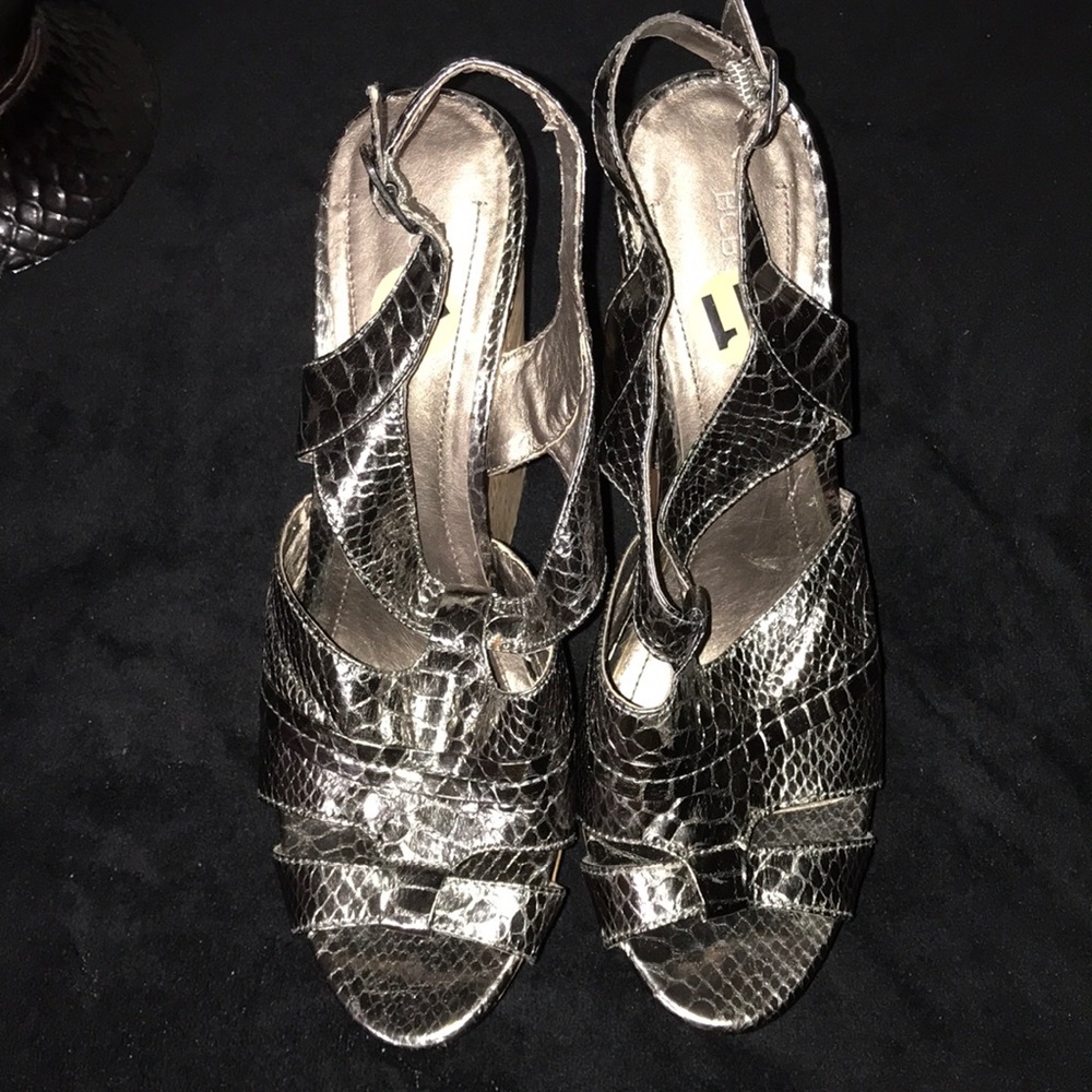 BCBG generation wedge size 11